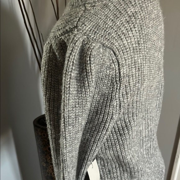 NEW 🆕 
Cozy Gray Sweater - Picture 3 of 3